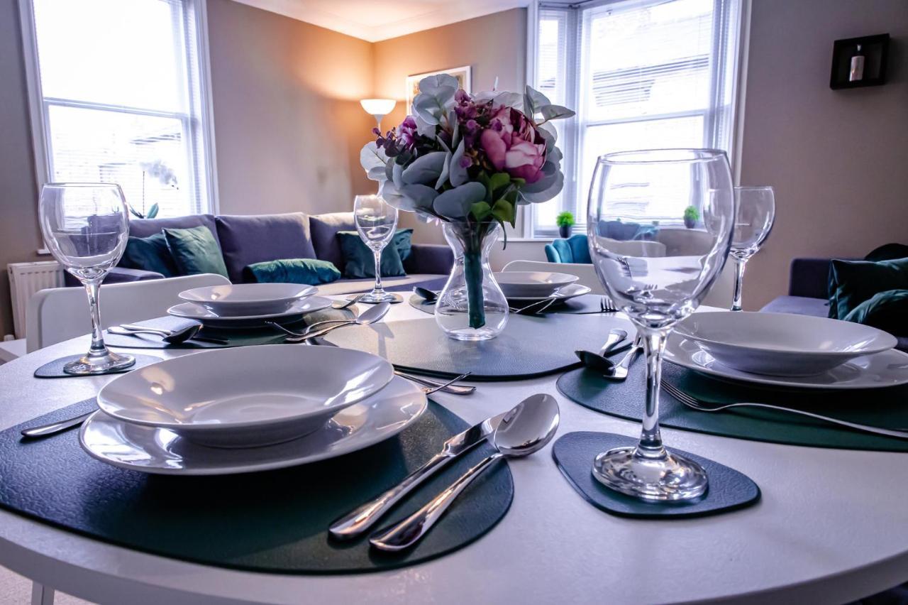 Lord Street - 2 Beautiful Apartments - Sleep Up To 14 Guests - By Rework Accommodation Честер Екстер'єр фото