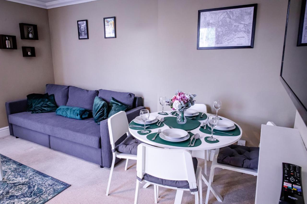 Lord Street - 2 Beautiful Apartments - Sleep Up To 14 Guests - By Rework Accommodation Честер Екстер'єр фото