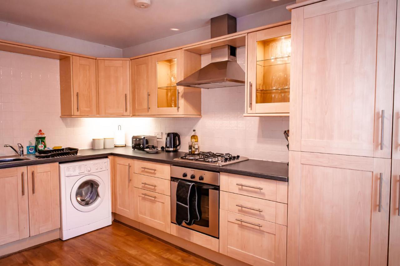 Lord Street - 2 Beautiful Apartments - Sleep Up To 14 Guests - By Rework Accommodation Честер Екстер'єр фото
