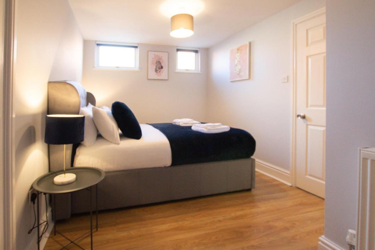 Lord Street - 2 Beautiful Apartments - Sleep Up To 14 Guests - By Rework Accommodation Честер Екстер'єр фото