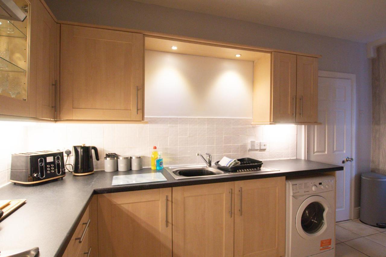 Lord Street - 2 Beautiful Apartments - Sleep Up To 14 Guests - By Rework Accommodation Честер Екстер'єр фото